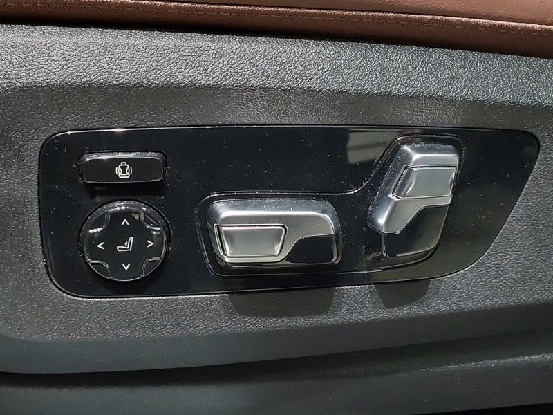 BMW X5 3.0 I6 TURBO HÍBRIDO XDRIVE50E M SPORT AUTOMÁTICO 2025/2025 BETIOLO NOVOS E SEMINOVOS LAJEADO / Carros no Vale