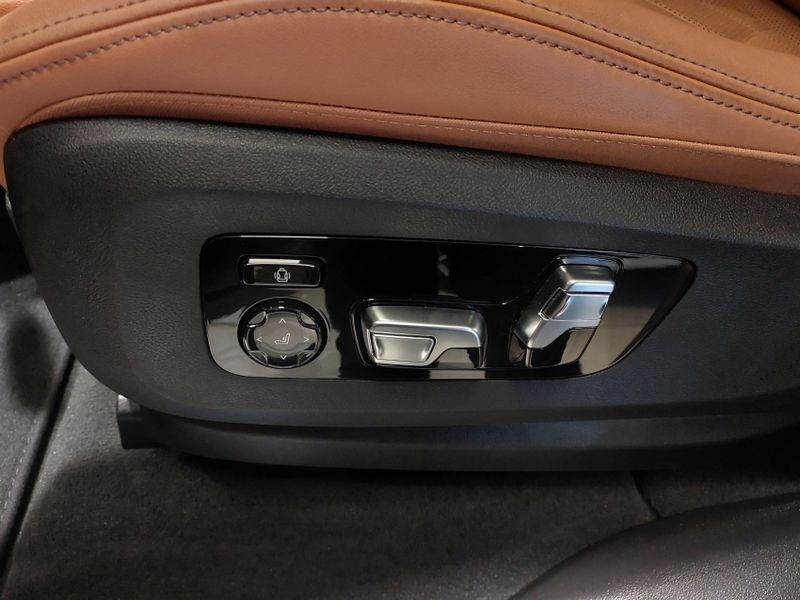 BMW X5 3.0 I6 TURBO HÍBRIDO XDRIVE50E M SPORT AUTOMÁTICO 2025/2025 BETIOLO NOVOS E SEMINOVOS LAJEADO / Carros no Vale