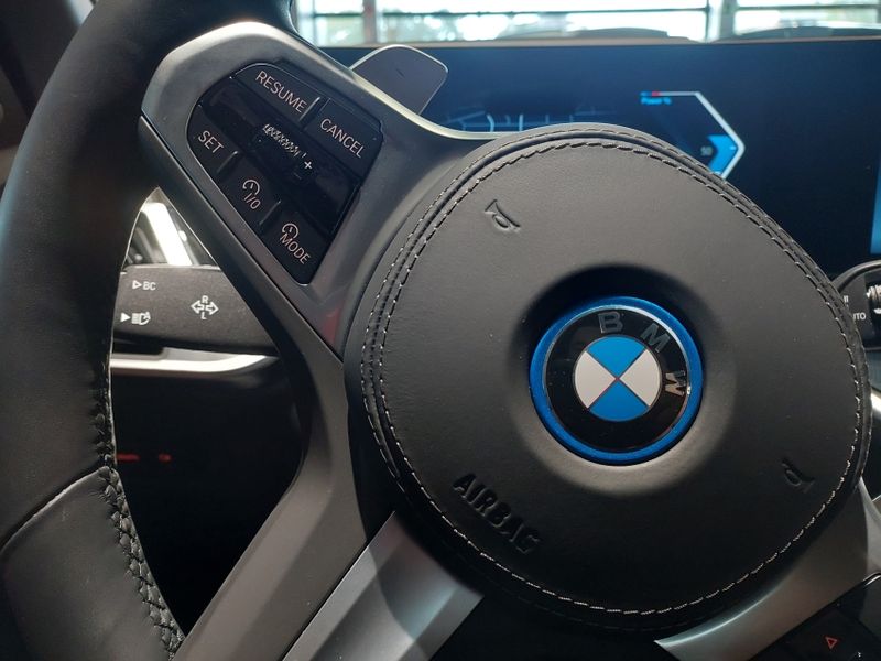 BMW X5 3.0 I6 TURBO HÍBRIDO XDRIVE50E M SPORT AUTOMÁTICO 2025/2025 BETIOLO NOVOS E SEMINOVOS LAJEADO / Carros no Vale