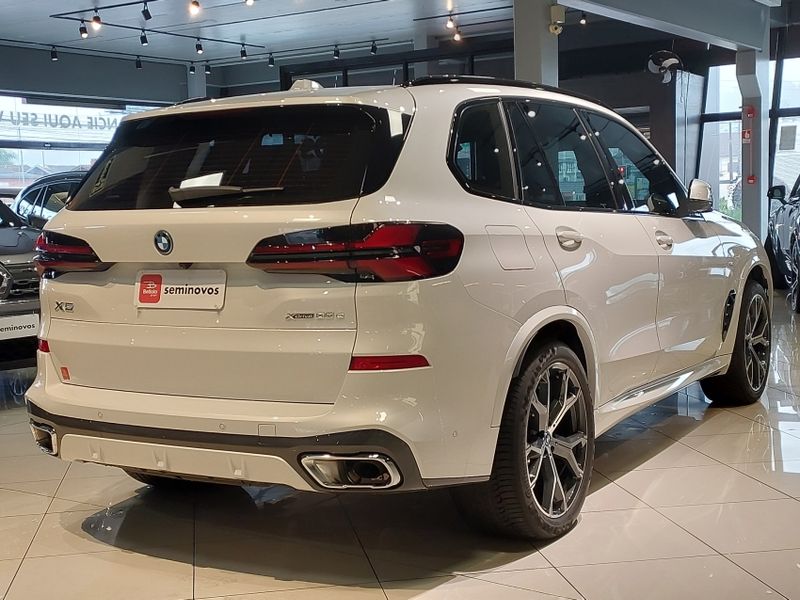 BMW X5 3.0 I6 TURBO HÍBRIDO XDRIVE50E M SPORT AUTOMÁTICO 2025/2025 BETIOLO NOVOS E SEMINOVOS LAJEADO / Carros no Vale