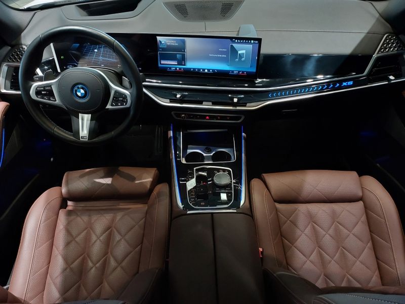 BMW X5 3.0 I6 TURBO HÍBRIDO XDRIVE50E M SPORT AUTOMÁTICO 2025/2025 BETIOLO NOVOS E SEMINOVOS LAJEADO / Carros no Vale