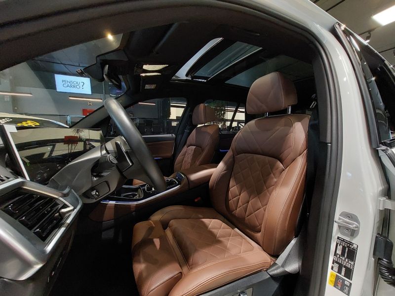 BMW X5 3.0 I6 TURBO HÍBRIDO XDRIVE50E M SPORT AUTOMÁTICO 2025/2025 BETIOLO NOVOS E SEMINOVOS LAJEADO / Carros no Vale