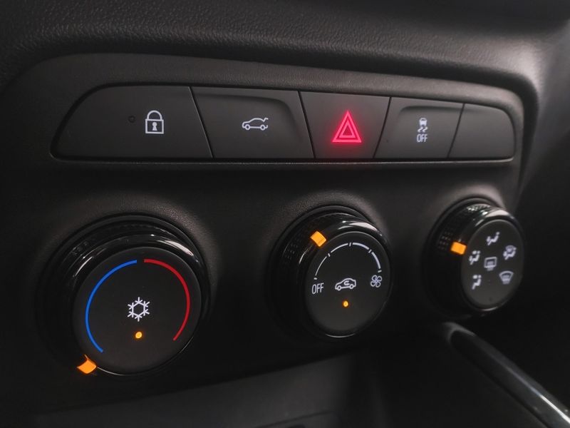 Chevrolet ONIX 1.0 FLEX MANUAL 2024/2025 BETIOLO NOVOS E SEMINOVOS LAJEADO / Carros no Vale