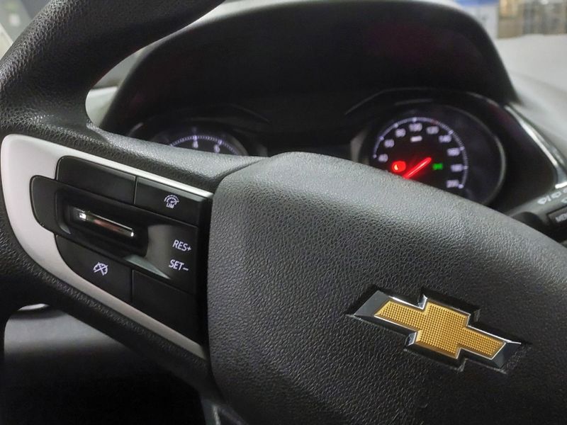 Chevrolet ONIX 1.0 FLEX MANUAL 2023/2024 BETIOLO NOVOS E SEMINOVOS LAJEADO / Carros no Vale Chevrolet ONIX 1.0 FLEX MANUAL 2023/2024 BETIOLO NOVOS E SEMINOVOS LAJEADO / Carros no Vale