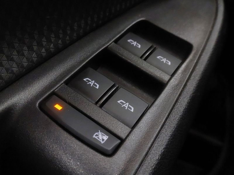 Chevrolet ONIX 1.0 FLEX MANUAL 2024/2025 BETIOLO NOVOS E SEMINOVOS LAJEADO / Carros no Vale
