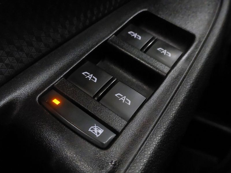 Chevrolet ONIX 1.0 FLEX MANUAL 2023/2024 BETIOLO NOVOS E SEMINOVOS LAJEADO / Carros no Vale Chevrolet ONIX 1.0 FLEX MANUAL 2023/2024 BETIOLO NOVOS E SEMINOVOS LAJEADO / Carros no Vale