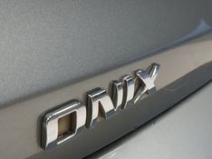 Chevrolet ONIX 1.0 FLEX MANUAL 2024/2025 BETIOLO NOVOS E SEMINOVOS LAJEADO / Carros no Vale