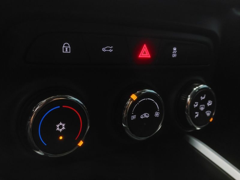 Chevrolet ONIX 1.0 TURBO FLEX LT AUTOMÁTICO 2024/2025 BETIOLO NOVOS E SEMINOVOS LAJEADO / Carros no Vale Chevrolet ONIX 1.0 TURBO FLEX LT AUTOMÁTICO 2024/2025 BETIOLO NOVOS E SEMINOVOS LAJEADO / Carros no Vale