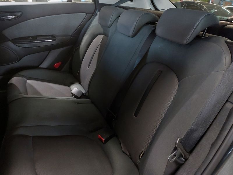 Fiat BRAVO 1.8 ESSENCE 16V FLEX 4P AUTOMATIZADO 2011/2011 BETIOLO NOVOS E SEMINOVOS LAJEADO / Carros no Vale