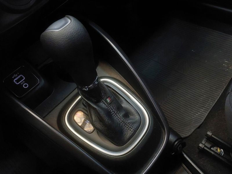 Fiat CRONOS 1.3 FIREFLY FLEX DRIVE CVT 2023/2024 BETIOLO NOVOS E SEMINOVOS LAJEADO / Carros no Vale