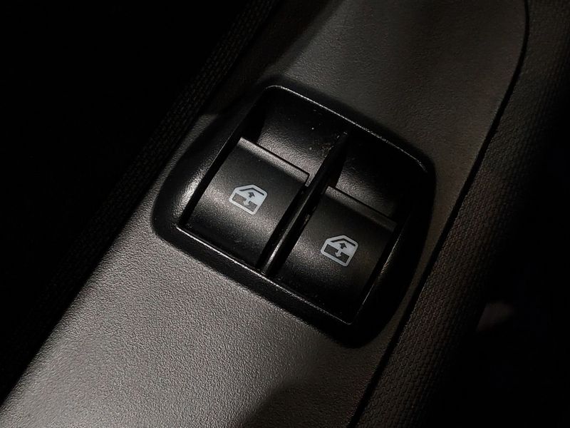 Fiat MOBI 1.0 EVO FLEX LIKE MANUAL 2024/2024 BETIOLO NOVOS E SEMINOVOS LAJEADO / Carros no Vale