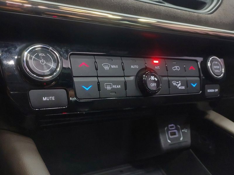 JEEP COMMANDER 1.3 T270 TURBO FLEX OVERLAND AT6 2022/2022 BETIOLO NOVOS E SEMINOVOS LAJEADO / Carros no Vale