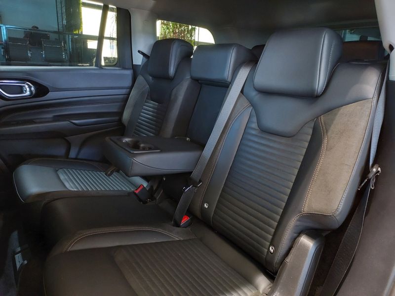 JEEP COMMANDER 2.0 TD380 TURBO DIESEL LIMITED AT9 2022/2023 BETIOLO NOVOS E SEMINOVOS LAJEADO / Carros no Vale JEEP COMMANDER 2.0 TD380 TURBO DIESEL LIMITED AT9 2022/2023 BETIOLO NOVOS E SEMINOVOS LAJEADO / Carros no Vale