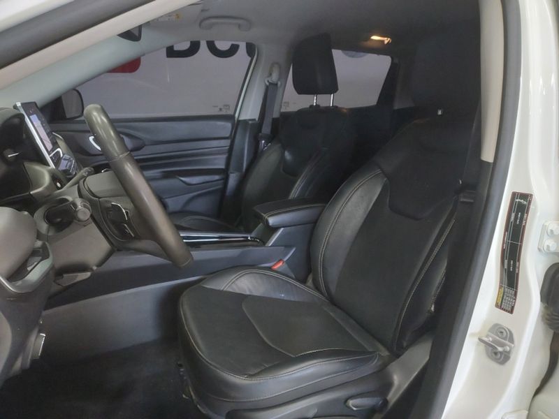JEEP COMPASS 1.3 T270 TURBO FLEX LONGITUDE AT6 2023/2023 BETIOLO NOVOS E SEMINOVOS LAJEADO / Carros no Vale