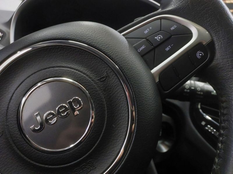 JEEP COMPASS 2.0 16V FLEX LIMITED AUTOMÁTICO 2017/2017 BETIOLO NOVOS E SEMINOVOS LAJEADO / Carros no Vale