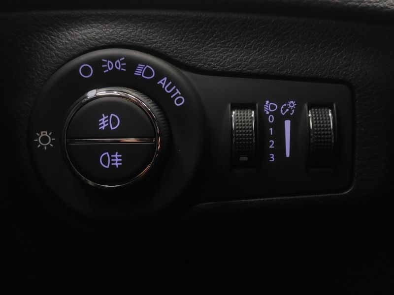 JEEP COMPASS 2.0 16V FLEX LIMITED AUTOMÁTICO 2017/2017 BETIOLO NOVOS E SEMINOVOS LAJEADO / Carros no Vale