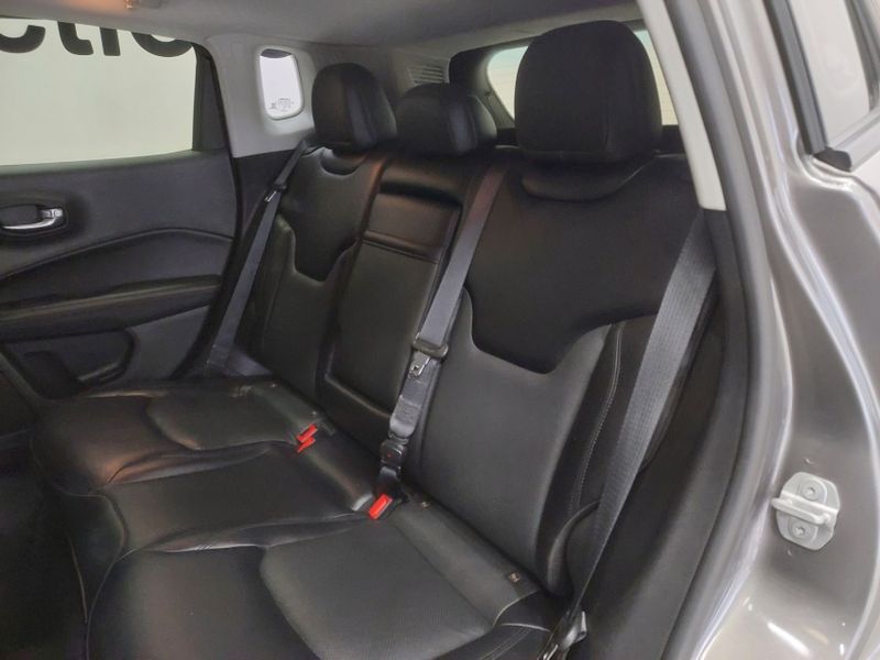 JEEP COMPASS 2.0 16V FLEX LIMITED AUTOMÁTICO 2017/2017 BETIOLO NOVOS E SEMINOVOS LAJEADO / Carros no Vale
