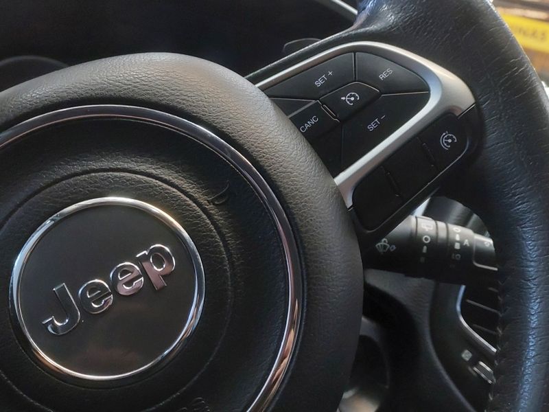 JEEP COMPASS 2.0 16V FLEX LONGITUDE AUTOMÁTICO 2018/2018 BETIOLO NOVOS E SEMINOVOS LAJEADO / Carros no Vale