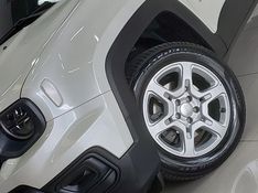 JEEP RENEGADE 1.3 T270 TURBO FLEX AT6 2023/2024 BETIOLO NOVOS E SEMINOVOS LAJEADO / Carros no Vale