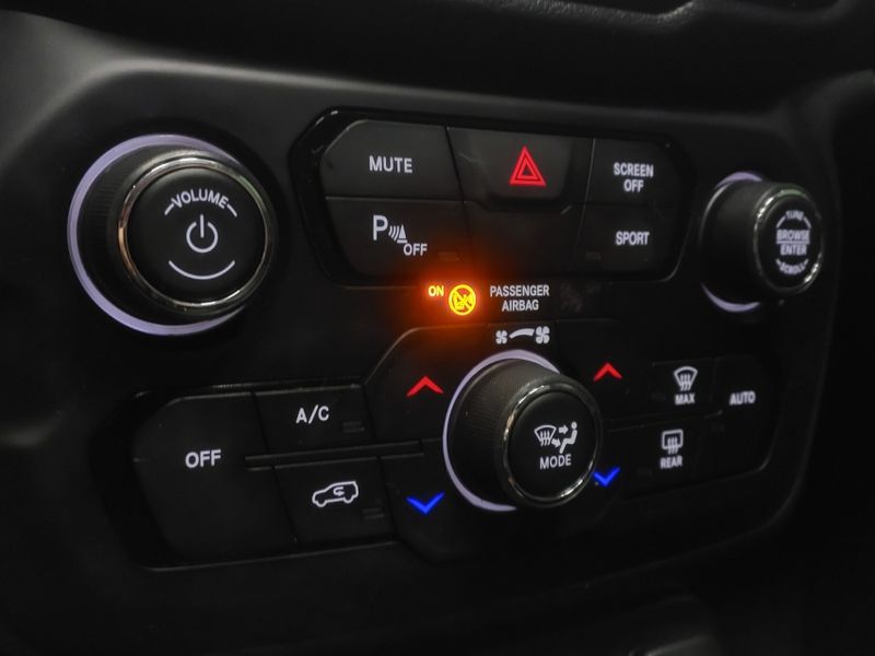 JEEP RENEGADE 1.8 16V FLEX LIMITED 4P AUTOMÁTICO 2020/2021 BETIOLO NOVOS E SEMINOVOS LAJEADO / Carros no Vale