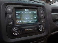 JEEP RENEGADE 1.8 16V FLEX LONGITUDE 4P AUTOMÁTICO 2016/2016 BETIOLO NOVOS E SEMINOVOS LAJEADO / Carros no Vale