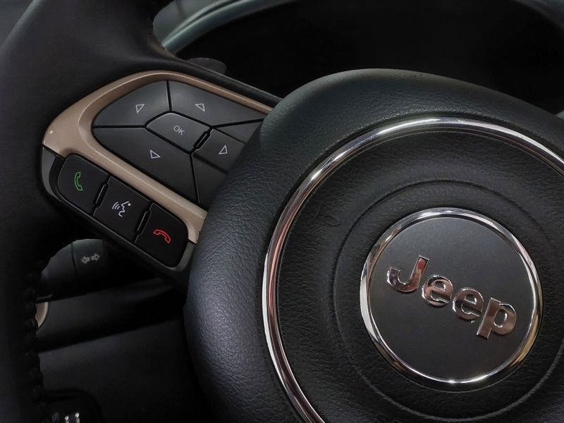 JEEP RENEGADE 1.8 16V FLEX LONGITUDE 4P AUTOMÁTICO 2016/2016 BETIOLO NOVOS E SEMINOVOS LAJEADO / Carros no Vale JEEP RENEGADE 1.8 16V FLEX LONGITUDE 4P AUTOMÁTICO 2016/2016 BETIOLO NOVOS E SEMINOVOS LAJEADO / Carros no Vale