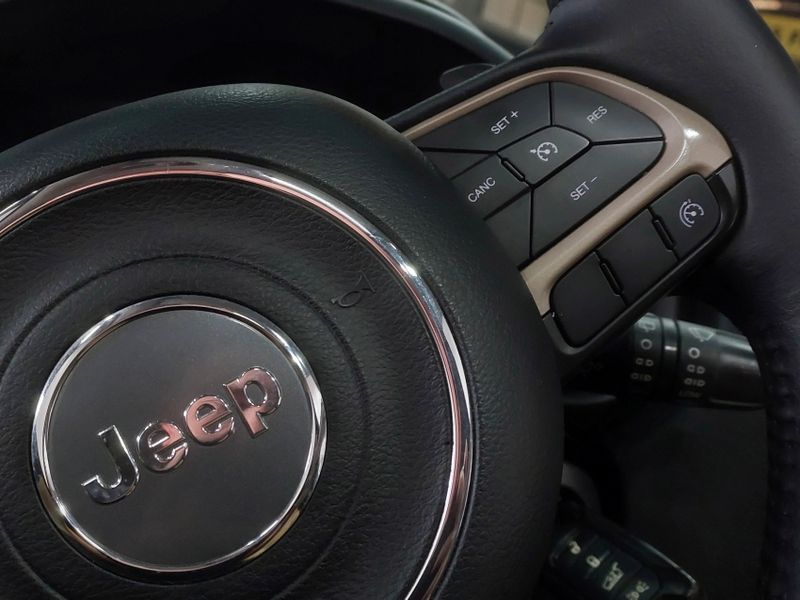 JEEP RENEGADE 1.8 16V FLEX LONGITUDE 4P AUTOMÁTICO 2016/2016 BETIOLO NOVOS E SEMINOVOS LAJEADO / Carros no Vale JEEP RENEGADE 1.8 16V FLEX LONGITUDE 4P AUTOMÁTICO 2016/2016 BETIOLO NOVOS E SEMINOVOS LAJEADO / Carros no Vale