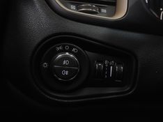 JEEP RENEGADE 1.8 16V FLEX LONGITUDE 4P AUTOMÁTICO 2016/2016 BETIOLO NOVOS E SEMINOVOS LAJEADO / Carros no Vale