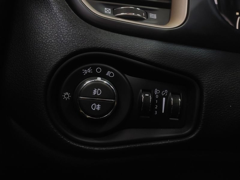 JEEP RENEGADE 1.8 16V FLEX LONGITUDE 4P AUTOMÁTICO 2016/2016 BETIOLO NOVOS E SEMINOVOS LAJEADO / Carros no Vale JEEP RENEGADE 1.8 16V FLEX LONGITUDE 4P AUTOMÁTICO 2016/2016 BETIOLO NOVOS E SEMINOVOS LAJEADO / Carros no Vale