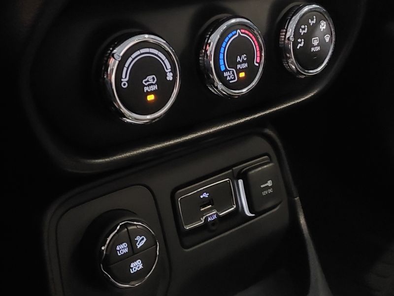 JEEP RENEGADE 2.0 16V TURBO DIESEL CUSTOM 4P 4X4 AUTOMÁTICO 2018/2018 BETIOLO NOVOS E SEMINOVOS LAJEADO / Carros no Vale JEEP RENEGADE 2.0 16V TURBO DIESEL CUSTOM 4P 4X4 AUTOMÁTICO 2018/2018 BETIOLO NOVOS E SEMINOVOS LAJEADO / Carros no Vale