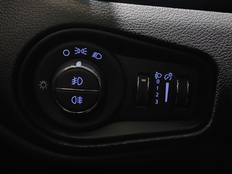 JEEP RENEGADE 2.0 16V TURBO DIESEL CUSTOM 4P 4X4 AUTOMÁTICO 2018/2018 BETIOLO NOVOS E SEMINOVOS LAJEADO / Carros no Vale JEEP RENEGADE 2.0 16V TURBO DIESEL CUSTOM 4P 4X4 AUTOMÁTICO 2018/2018 BETIOLO NOVOS E SEMINOVOS LAJEADO / Carros no Vale