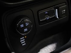 JEEP RENEGADE 2.0 16V TURBO DIESEL CUSTOM 4P 4X4 AUTOMÁTICO 2018/2018 BETIOLO NOVOS E SEMINOVOS LAJEADO / Carros no Vale