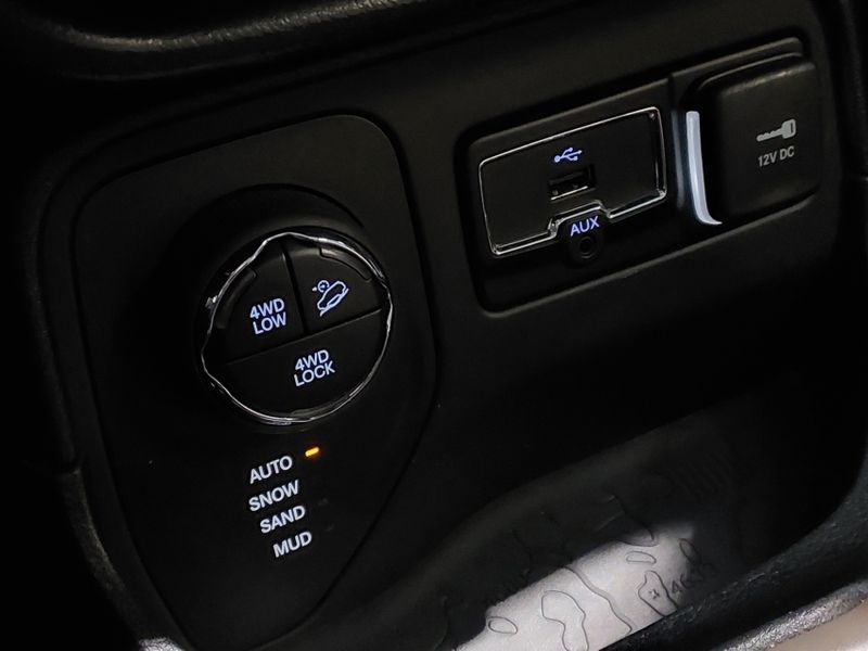 JEEP RENEGADE 2.0 16V TURBO DIESEL CUSTOM 4P 4X4 AUTOMÁTICO 2018/2018 BETIOLO NOVOS E SEMINOVOS LAJEADO / Carros no Vale JEEP RENEGADE 2.0 16V TURBO DIESEL CUSTOM 4P 4X4 AUTOMÁTICO 2018/2018 BETIOLO NOVOS E SEMINOVOS LAJEADO / Carros no Vale