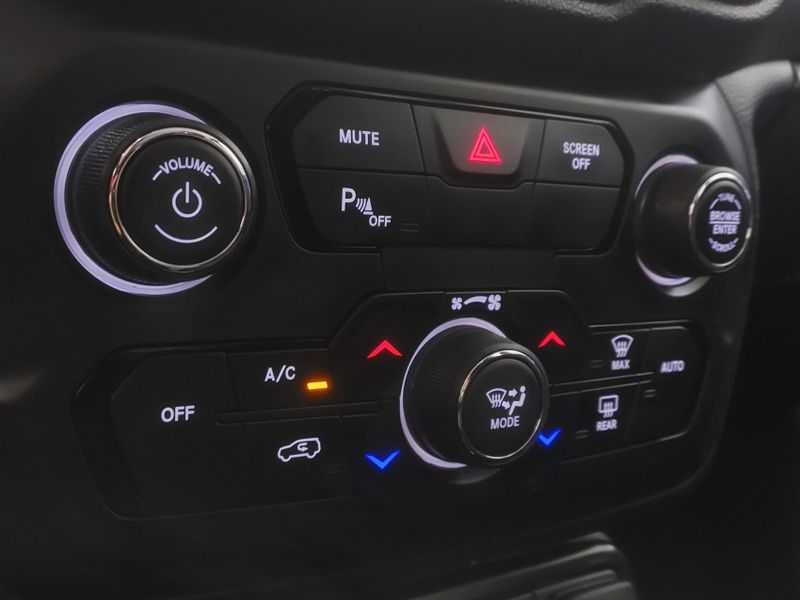 JEEP RENEGADE 2.0 16V TURBO DIESEL MOAB 4P 4X4 AUTOMÁTICO 2021/2021 BETIOLO NOVOS E SEMINOVOS LAJEADO / Carros no Vale JEEP RENEGADE 2.0 16V TURBO DIESEL MOAB 4P 4X4 AUTOMÁTICO 2021/2021 BETIOLO NOVOS E SEMINOVOS LAJEADO / Carros no Vale