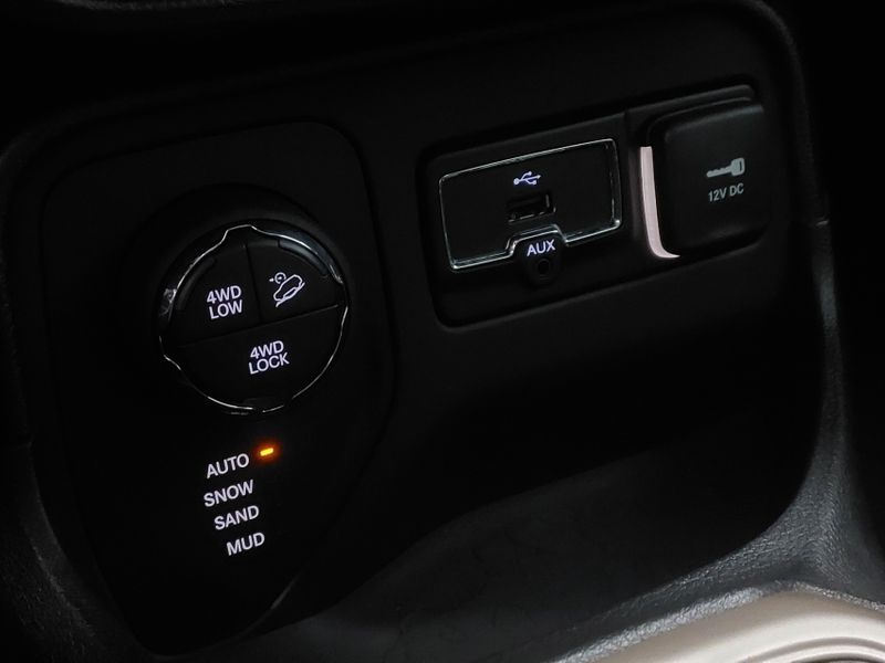 JEEP RENEGADE 2.0 16V TURBO DIESEL SPORT 4P 4X4 AUTOMÁTICO 2015/2016 BETIOLO NOVOS E SEMINOVOS LAJEADO / Carros no Vale JEEP RENEGADE 2.0 16V TURBO DIESEL SPORT 4P 4X4 AUTOMÁTICO 2015/2016 BETIOLO NOVOS E SEMINOVOS LAJEADO / Carros no Vale