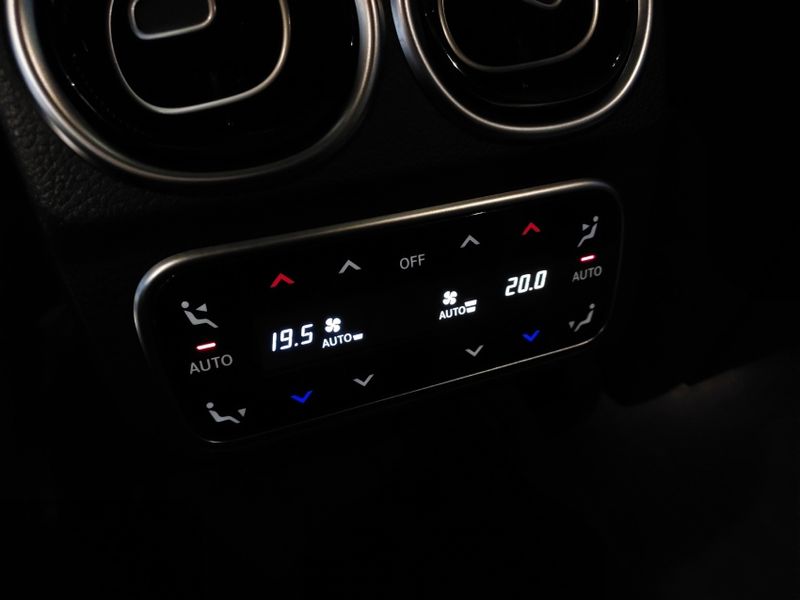 Mercedes-Benz C 300 2.0 EQ BOOST HÍBRIDO AMG LINE 9G-TRONIC 2024/2024 BETIOLO NOVOS E SEMINOVOS LAJEADO / Carros no Vale Mercedes-Benz C 300 2.0 EQ BOOST HÍBRIDO AMG LINE 9G-TRONIC 2024/2024 BETIOLO NOVOS E SEMINOVOS LAJEADO / Carros no Vale