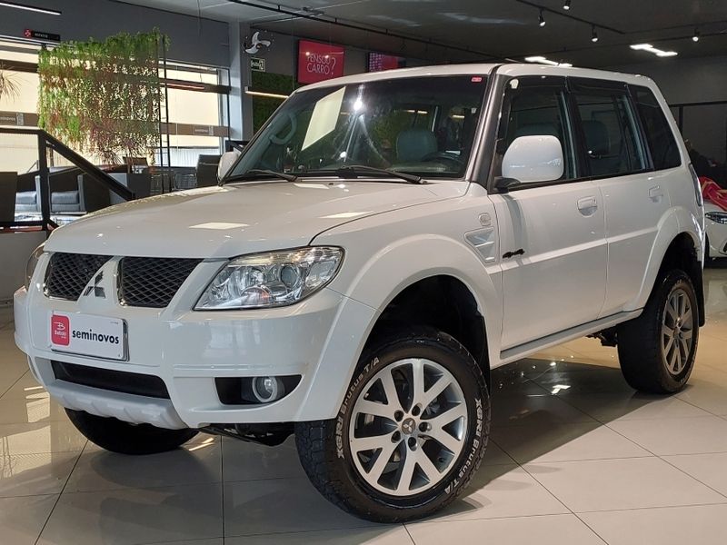 Mitsubishi PAJERO TR4 2.0 4X4 16V 140CV FLEX 4P AUTOMÁTICO 2013/2014 BETIOLO NOVOS E SEMINOVOS LAJEADO / Carros no Vale Mitsubishi PAJERO TR4 2.0 4X4 16V 140CV FLEX 4P AUTOMÁTICO 2013/2014 BETIOLO NOVOS E SEMINOVOS LAJEADO / Carros no Vale