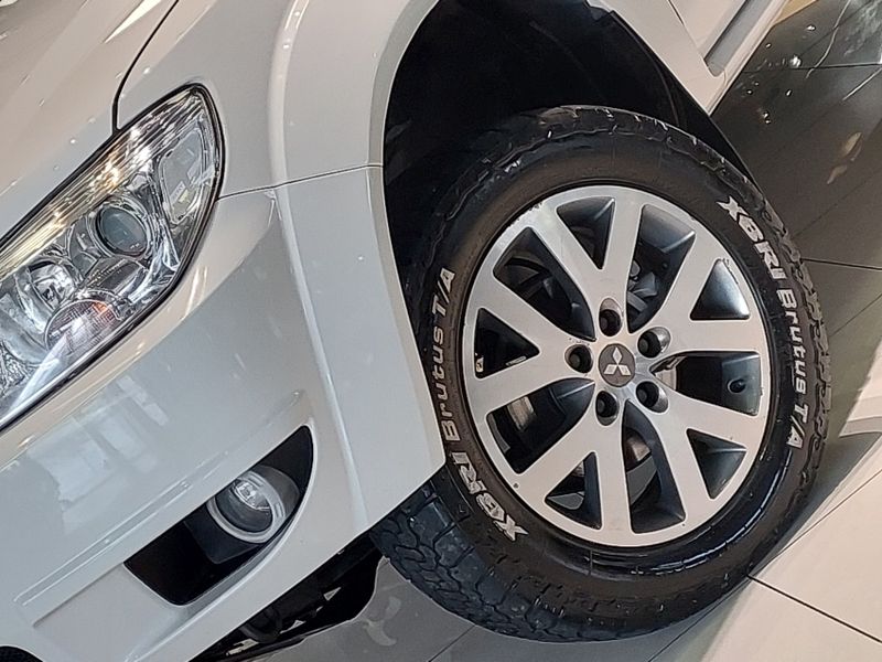 Mitsubishi PAJERO TR4 2.0 4X4 16V 140CV FLEX 4P AUTOMÁTICO 2013/2014 BETIOLO NOVOS E SEMINOVOS LAJEADO / Carros no Vale Mitsubishi PAJERO TR4 2.0 4X4 16V 140CV FLEX 4P AUTOMÁTICO 2013/2014 BETIOLO NOVOS E SEMINOVOS LAJEADO / Carros no Vale