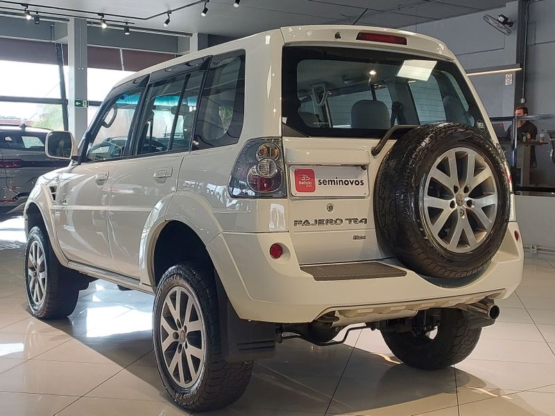Mitsubishi PAJERO TR4 2.0 4X4 16V 140CV FLEX 4P AUTOMÁTICO 2013/2014 BETIOLO NOVOS E SEMINOVOS LAJEADO / Carros no Vale Mitsubishi PAJERO TR4 2.0 4X4 16V 140CV FLEX 4P AUTOMÁTICO 2013/2014 BETIOLO NOVOS E SEMINOVOS LAJEADO / Carros no Vale