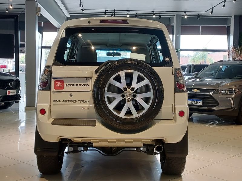Mitsubishi PAJERO TR4 2.0 4X4 16V 140CV FLEX 4P AUTOMÁTICO 2013/2014 BETIOLO NOVOS E SEMINOVOS LAJEADO / Carros no Vale Mitsubishi PAJERO TR4 2.0 4X4 16V 140CV FLEX 4P AUTOMÁTICO 2013/2014 BETIOLO NOVOS E SEMINOVOS LAJEADO / Carros no Vale