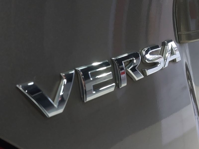 Nissan VERSA 1.0 12V FLEX 4P MANUAL 2018/2018 BETIOLO NOVOS E SEMINOVOS LAJEADO / Carros no Vale Nissan VERSA 1.0 12V FLEX 4P MANUAL 2018/2018 BETIOLO NOVOS E SEMINOVOS LAJEADO / Carros no Vale