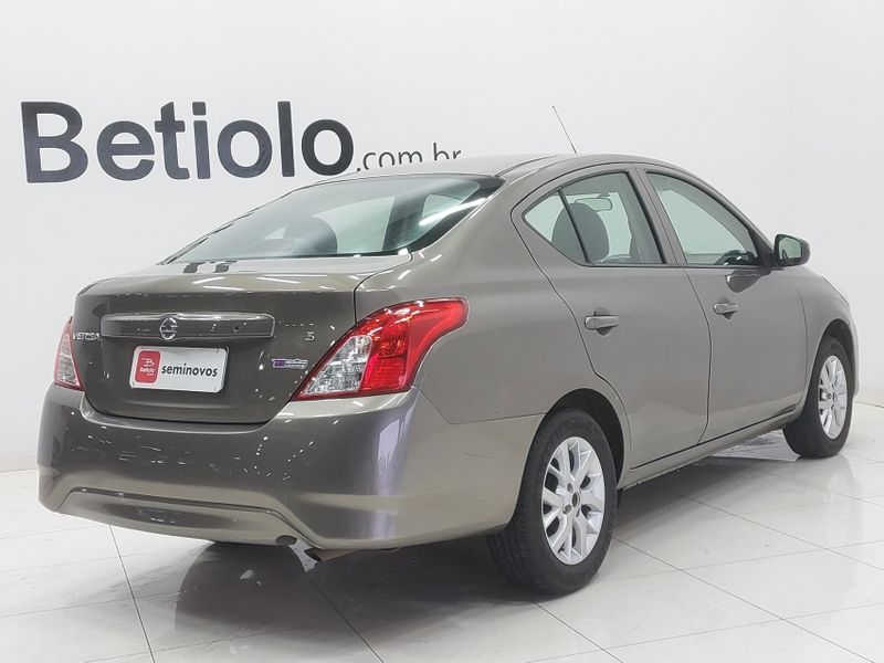 Nissan VERSA 1.0 12V FLEX 4P MANUAL 2018/2018 BETIOLO NOVOS E SEMINOVOS LAJEADO / Carros no Vale Nissan VERSA 1.0 12V FLEX 4P MANUAL 2018/2018 BETIOLO NOVOS E SEMINOVOS LAJEADO / Carros no Vale