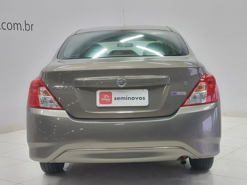 Nissan VERSA 1.0 12V FLEX 4P MANUAL 2018/2018 BETIOLO NOVOS E SEMINOVOS LAJEADO / Carros no Vale Nissan VERSA 1.0 12V FLEX 4P MANUAL 2018/2018 BETIOLO NOVOS E SEMINOVOS LAJEADO / Carros no Vale