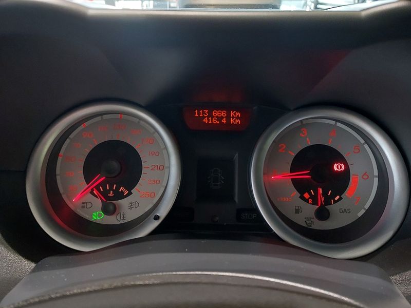 Renault MEGANE 1.6 DYNAMIQUE GRAND TOUR 16V FLEX 4P MANUAL 2012/2013 BETIOLO NOVOS E SEMINOVOS LAJEADO / Carros no Vale