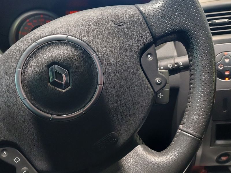 Renault MEGANE 1.6 DYNAMIQUE GRAND TOUR 16V FLEX 4P MANUAL 2012/2013 BETIOLO NOVOS E SEMINOVOS LAJEADO / Carros no Vale