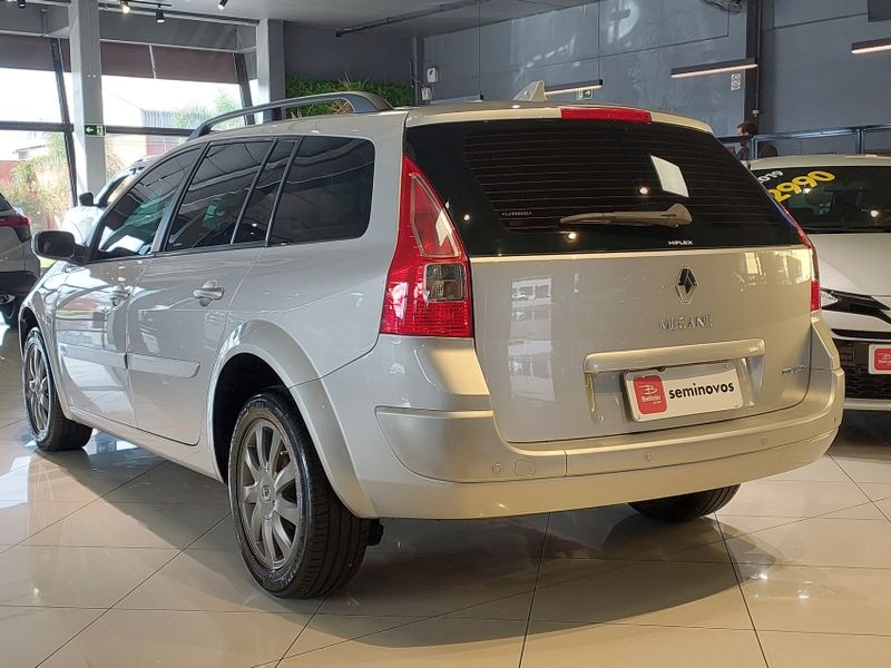 Renault MEGANE 1.6 DYNAMIQUE GRAND TOUR 16V FLEX 4P MANUAL 2012/2013 BETIOLO NOVOS E SEMINOVOS LAJEADO / Carros no Vale