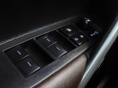 Toyota COROLLA CROSS 2.0 VVT-IE FLEX XRE DIRECT SHIFT 2024/2025 BETIOLO NOVOS E SEMINOVOS LAJEADO / Carros no Vale