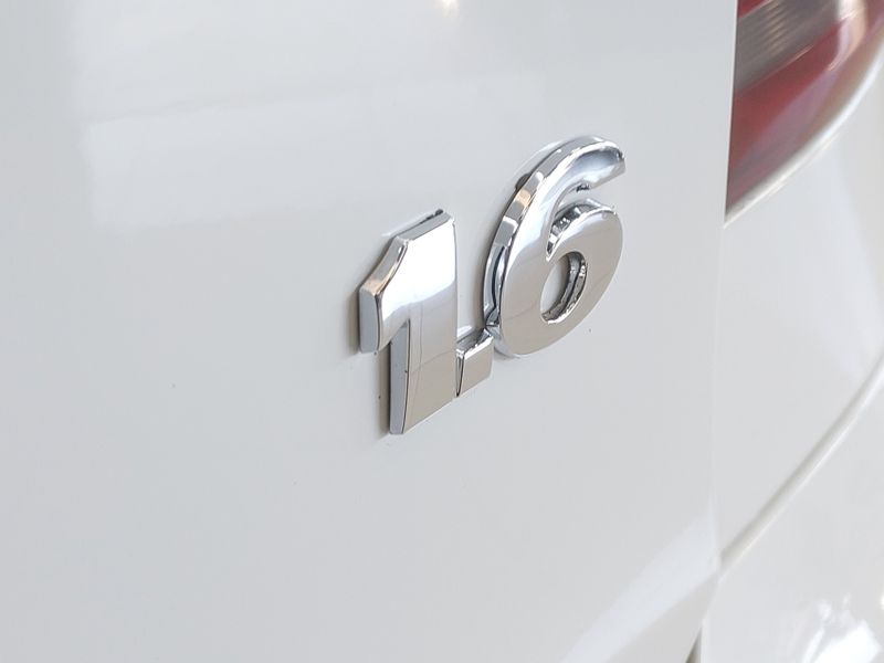 Volkswagen FOX 1.6 MI PRIME 8V FLEX 4P MANUAL 2011/2012 BETIOLO NOVOS E SEMINOVOS LAJEADO / Carros no Vale
