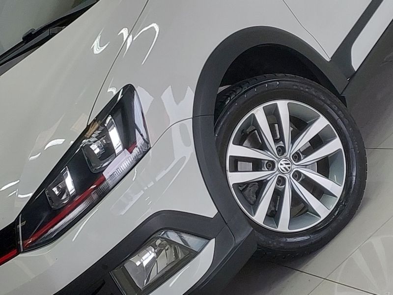 Volkswagen FOX 1.6 MSI PEPPER 16V FLEX 4P MANUAL 2017/2017 BETIOLO NOVOS E SEMINOVOS LAJEADO / Carros no Vale