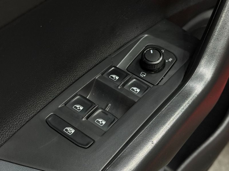Volkswagen NIVUS 1.0 200 TSI TOTAL FLEX HIGHLINE AUTOMÁTICO 2021/2022 BETIOLO NOVOS E SEMINOVOS LAJEADO / Carros no Vale